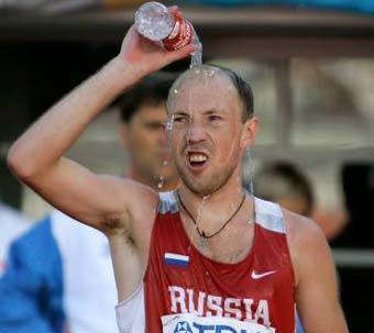 Чемпион мира по спортивной ходьбе на 50 километров Сергей Кирдяпкин сразу после финиша. Фото Reuters Чемпион мира по спортивной ходьбе на 50 километров Сергей Кирдяпкин сразу после финиша. Фото Reuters
