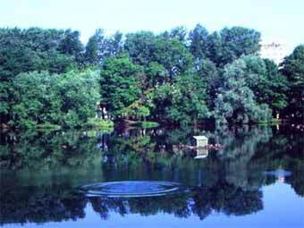 Один из прудов парка "Лефортово". Фото с сайта all-moscow.ru