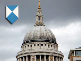 Эмблема "Синего щита" на фоне купола Собора Святого Павла в Лондоне, фото с сайта utexas.edu 