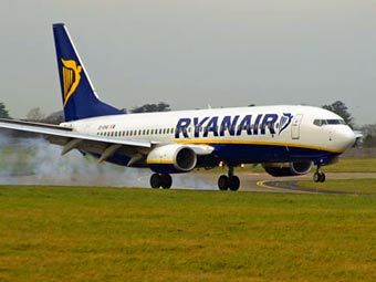   Ryanair.    airliners.net