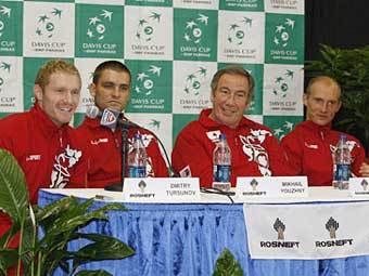 Дмитрий Турсунов, Михаил Южный, Шамиль Тарпищев и Николай Давыденко (слева направо). Фото daviscup.com Дмитрий Турсунов, Михаил Южный, Шамиль Тарпищев и Николай Давыденко (слева направо). Фото daviscup.com