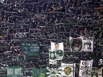 Болельщики "Панатинаикоса". Фото с сайта pao-13.com Болельщики "Панатинаикоса". Фото с сайта pao-13.com