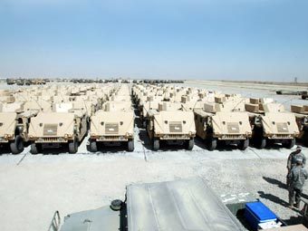 Бронемашины M1151 HMMWV. Фото с сайта Strategypage.com Бронемашины M1151 HMMWV. Фото с сайта Strategypage.com