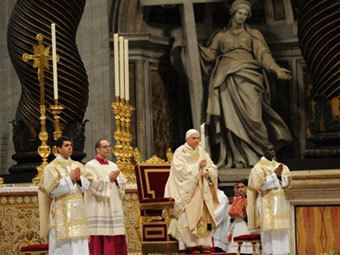 Папа Римский на пасхальной мессе. Фото AFP Папа Римский на пасхальной мессе. Фото AFP
