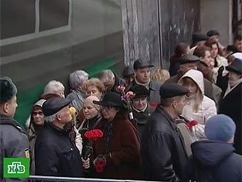 Церемония прощания с Муслимом Магомаевым. Кадр телеканала НТВ Церемония прощания с Муслимом Магомаевым. Кадр телеканала НТВ