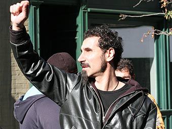  .    serjtankian.com