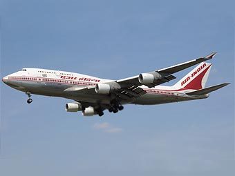 Boeing 747  Air India.   Arpingstone   wikipedia.org