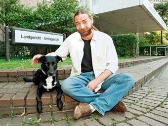 Марио с собакой. Фото с сайта bild.de Марио с собакой. Фото с сайта bild.de