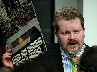  .  Matti Paavonen   wikipedia.org