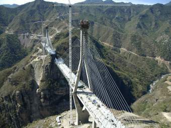   "Baluarte".  es.wikipedia.org