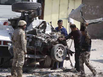 На месте одного из взрывов в Ираке. Фото Reuters
