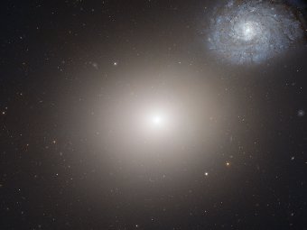 Arp 116.  NASA/Hubble