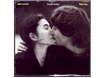 Обложка альбома "Double Fantasy" с автографом Леннона, фото с сайта momentsintime.com