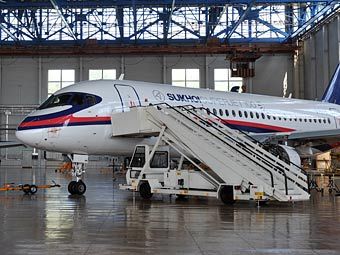 Sukhoi Superjet 100.   ,  